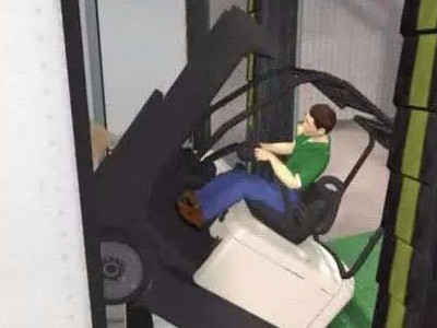 【科朗叉車安全意識】叉車傾翻或墜落裝卸平臺事故了怎么辦?