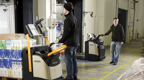 Crown-科朗冷庫(kù)專用叉車幫助中外運(yùn)普菲斯提升冷庫(kù)物流效率